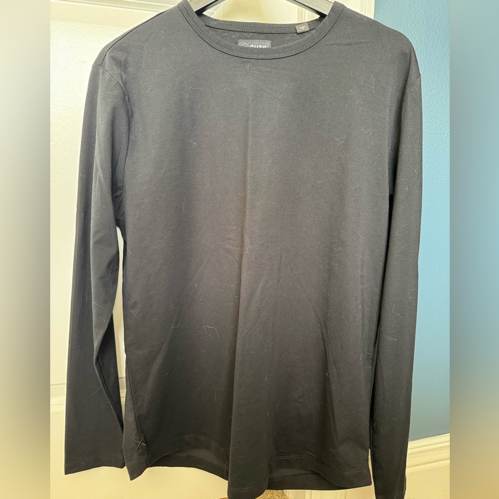 CUTS Curve Hem Men's Small Black Long Sleeve Shirt